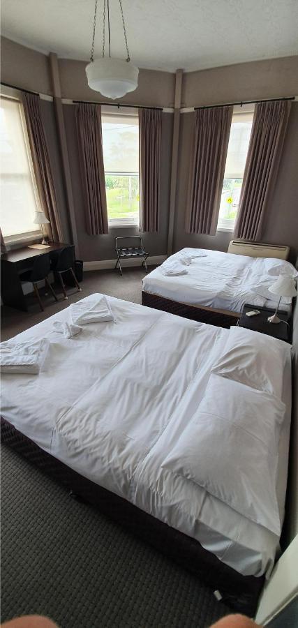 The Young Street Hotel Carrington Esterno foto